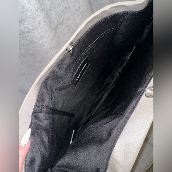 New Large Calvin Klein Crossbody Bag Beige Nylon Messenger Bag - Picture 3 of 3